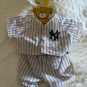 Build a Bear costumes like new -4 of them